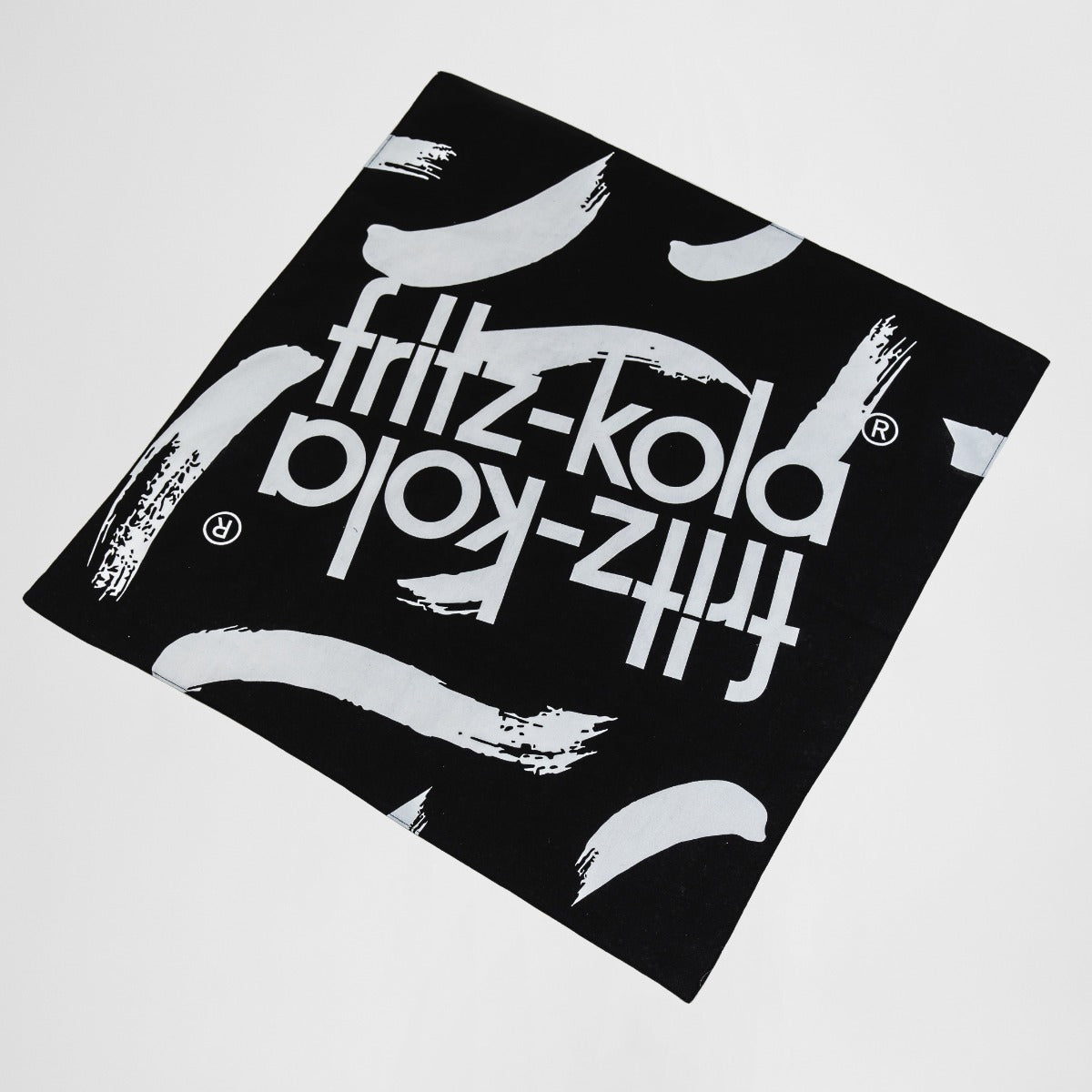 schwarzes Bandana mit fritz-kola schriftzug in weiß