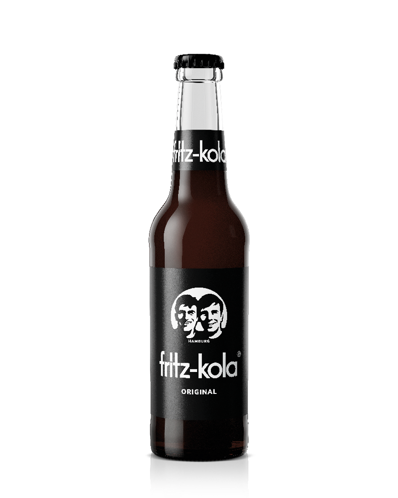 glasflasche fritz-kola original mit schwarzen etiketten freigestellt