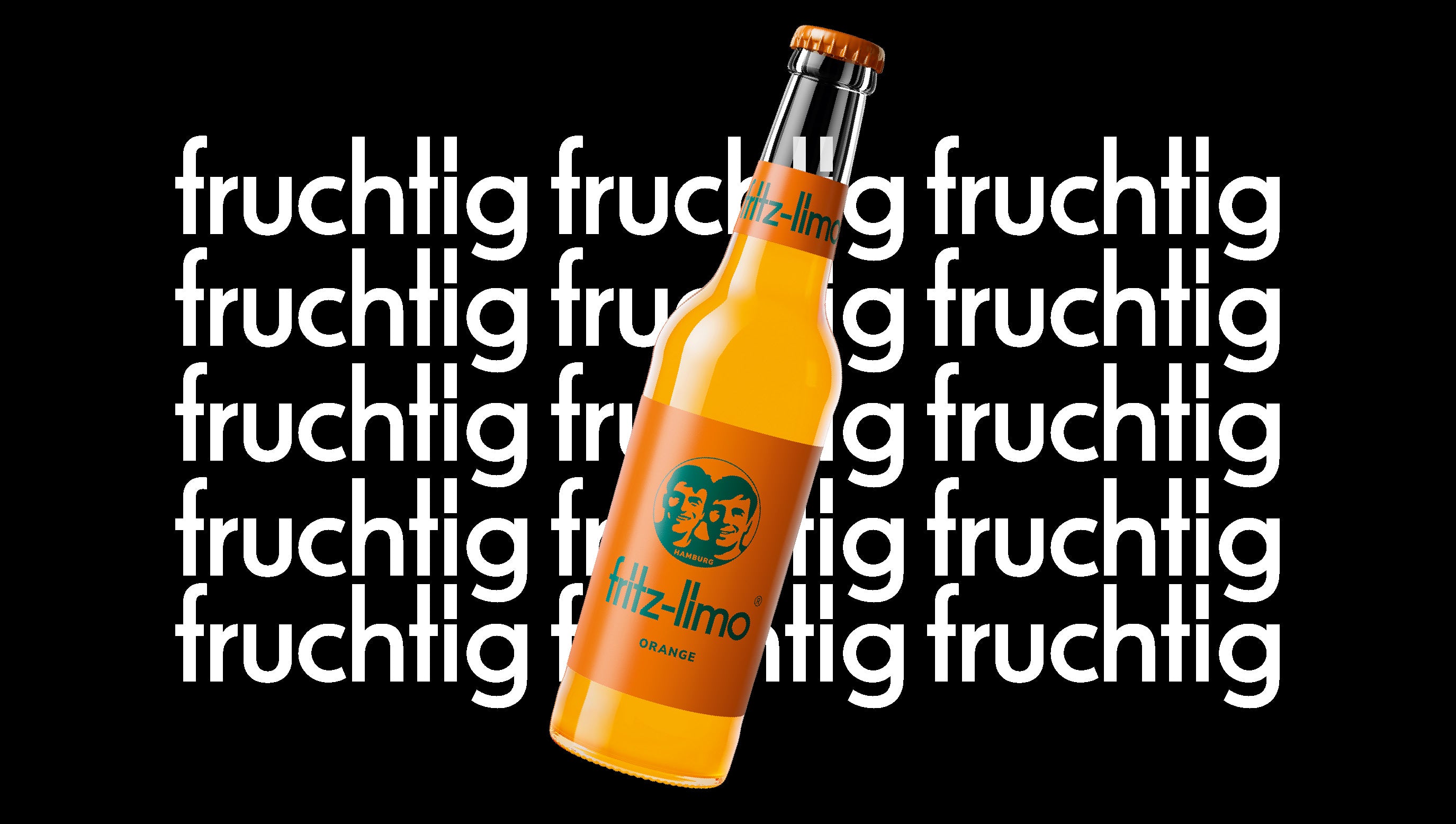fritz-limo orange 0,33l Flasche ist vor einem schwarzen Hintergrund platziert, auf dem das Wort "bio" in weißer Schrift mehrfach wiederholt wird.