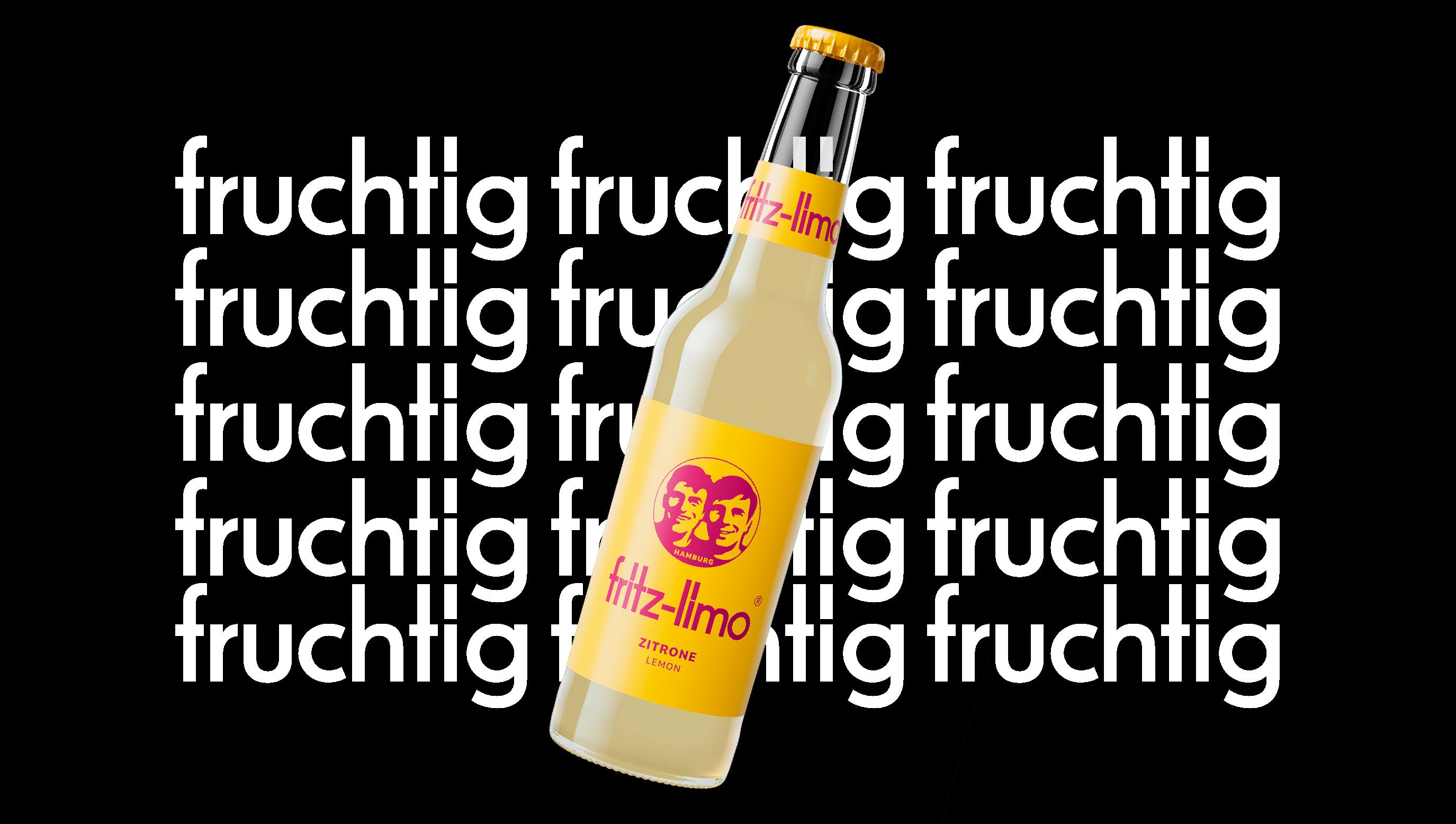 fritz-limo zitrone 0,33l Flasche ist vor einem schwarzen Hintergrund platziert, auf dem das Wort "bio" in weißer Schrift mehrfach wiederholt wird.