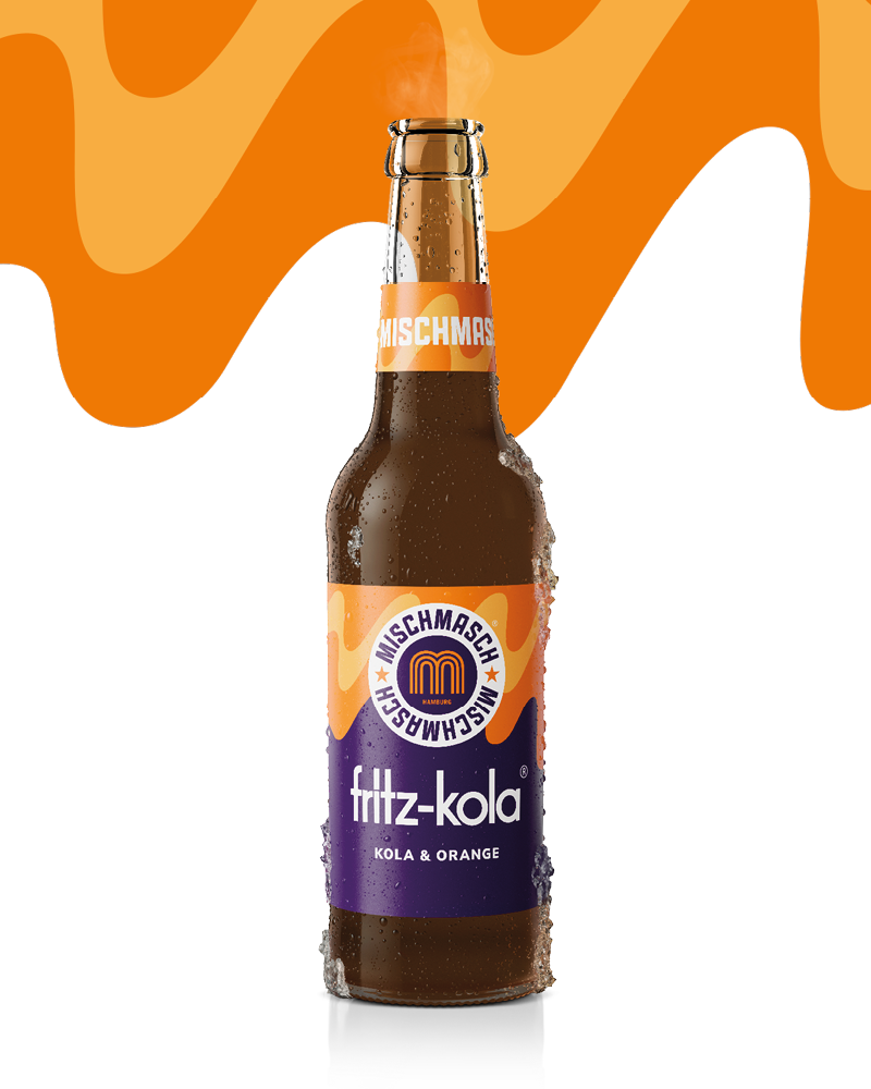 mischmasch kola + orange mit Kondesnwasser und Eis an der Glasflasche